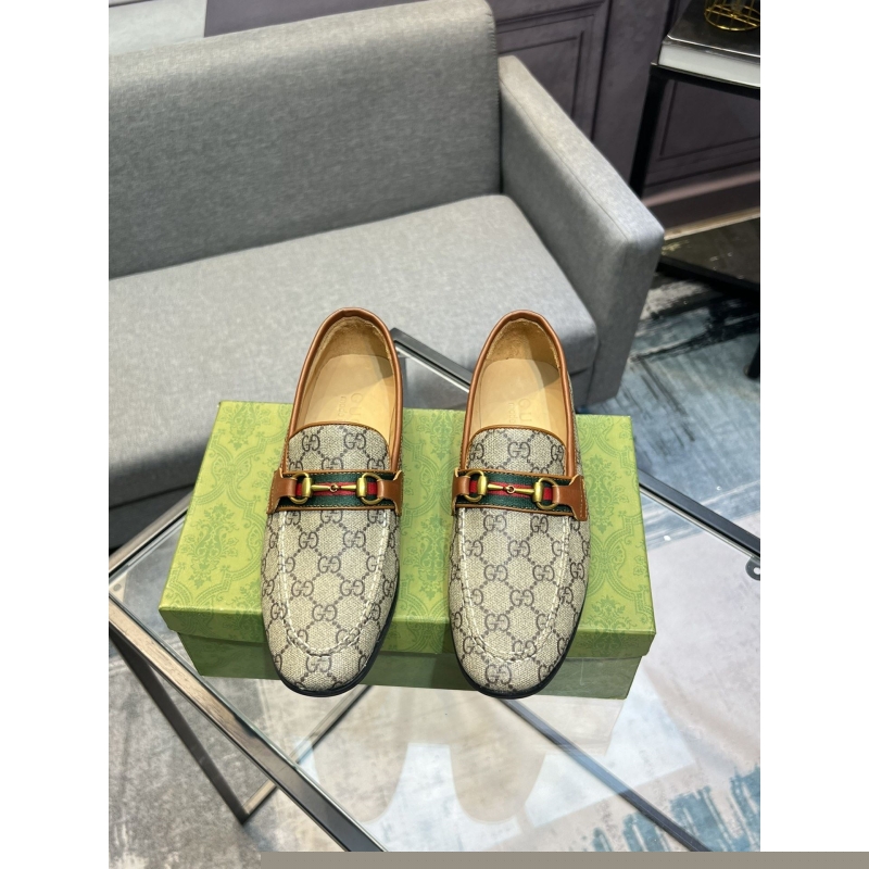 G*u*i leather shoes